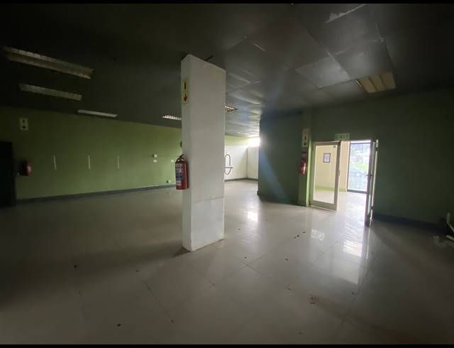 172M² RETAIL TO LET IN PAARDEN EILAND